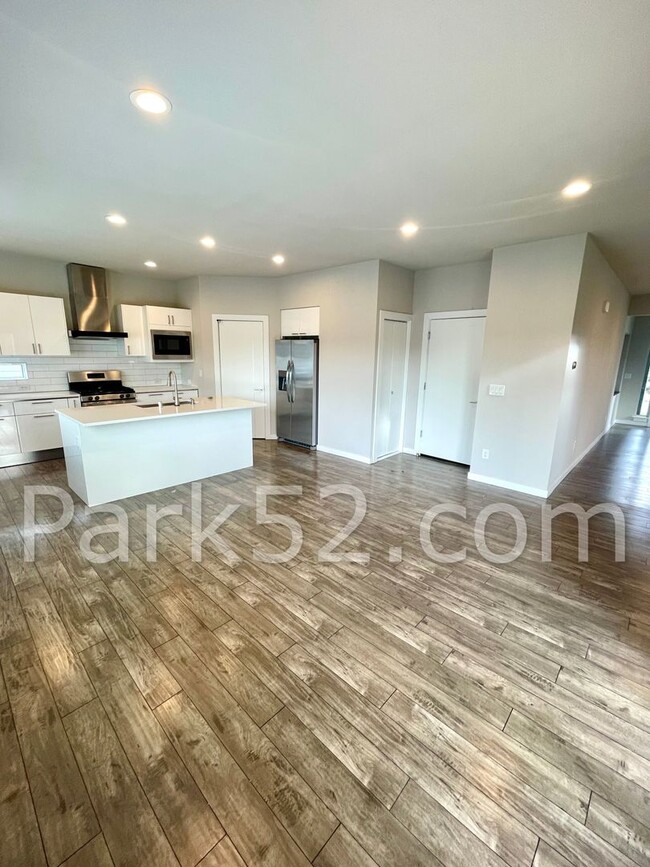 Building Photo - $250 Off 1st Full Month’s Rent! Beautiful ...