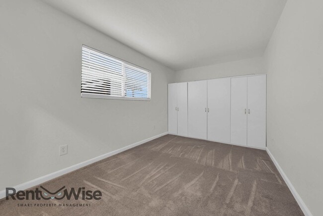 Building Photo - 2406 Kehoe Ave