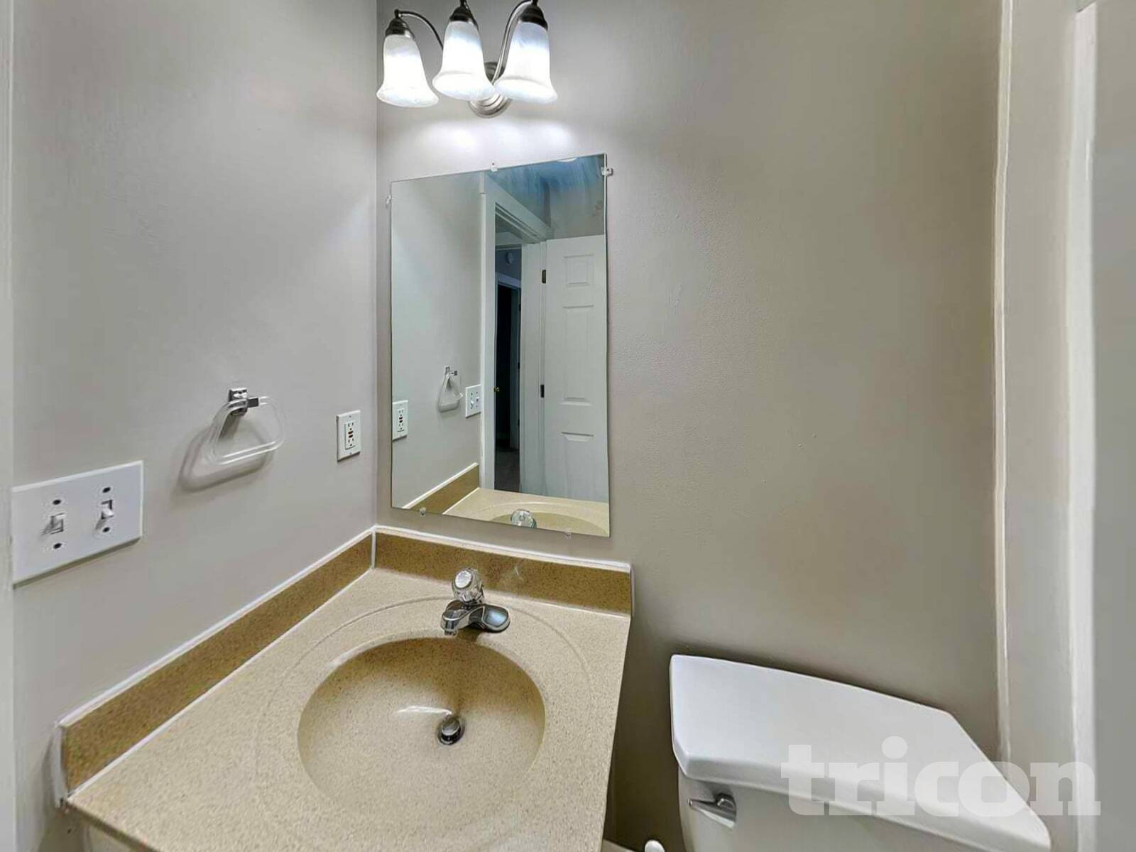 Building Photo - 1048 Whispering Woods Dr