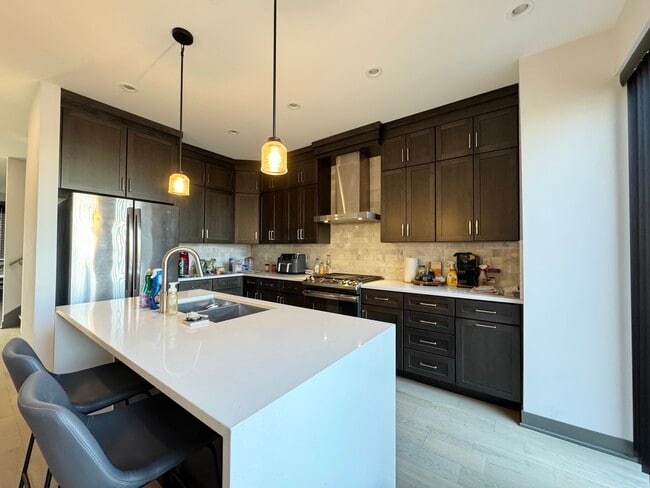 Building Photo - 1034 E Missouri Ave