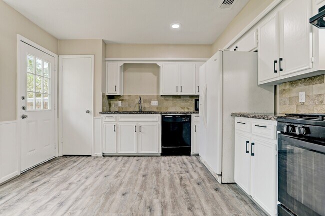 Building Photo - 427 Merriweather St