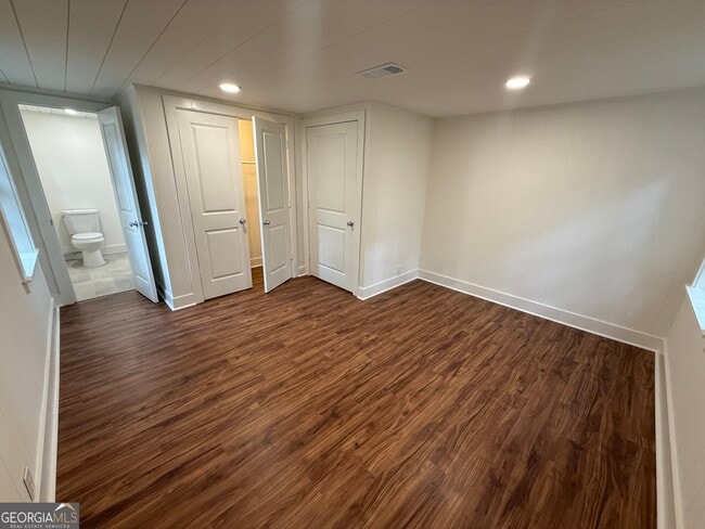 Building Photo - 185 Landor Dr