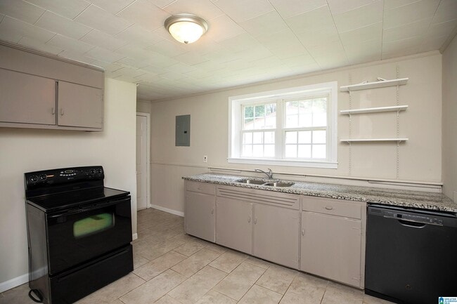 Building Photo - 628 Sharon Blvd