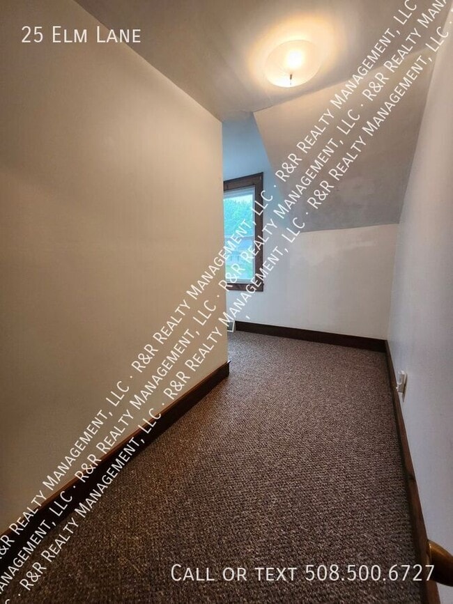 Building Photo - 25 Elm Ln