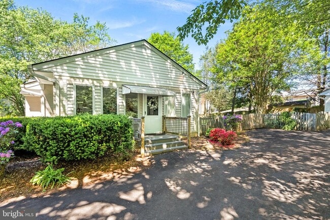 Building Photo - 521 S. Nursery Ave.