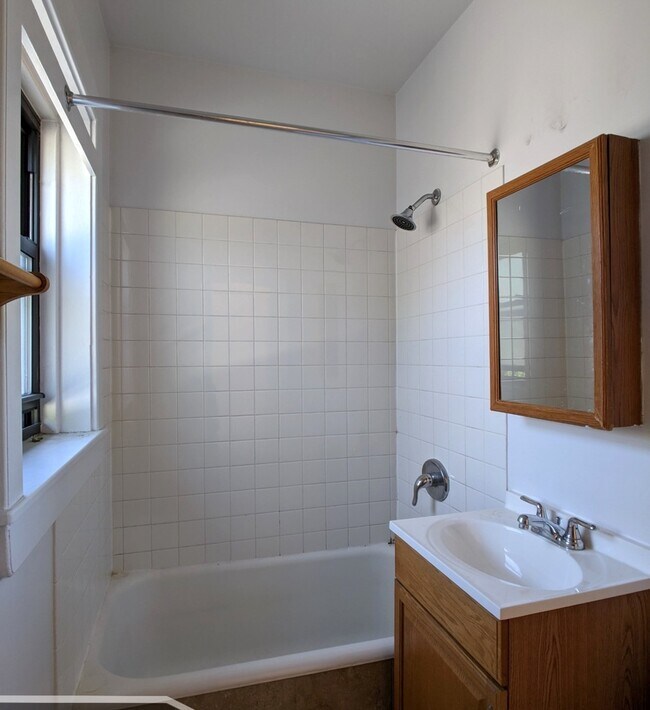 Building Photo - 2617.5 N Spaulding Ave