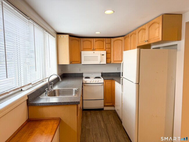 Building Photo - 25 Saugatuck Ave