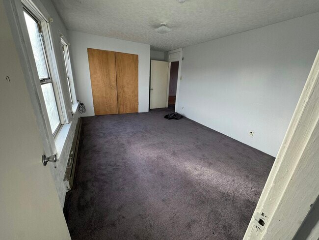 Building Photo - 414 Main Ave W