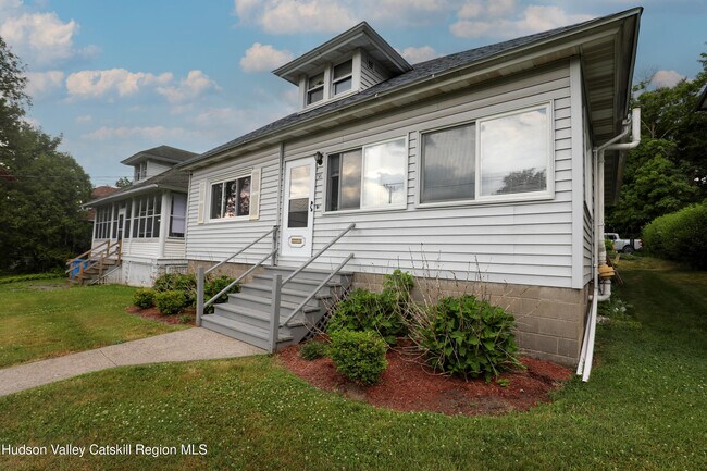 Building Photo - 98 Hurley Ave