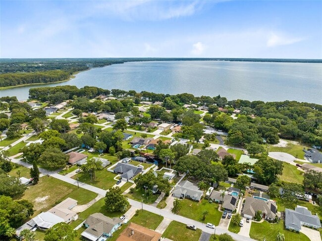 Building Photo - 35614 Cedar Ln