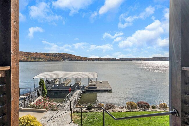 Building Photo - 201 Shady Ozark Ln