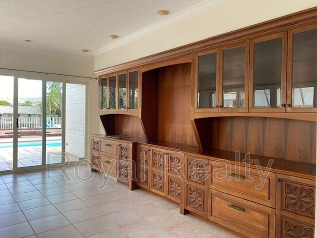 Building Photo - 6637 Hawaii Kai Dr