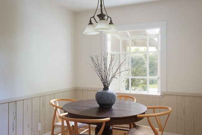 Building Photo - Beautiful Tarzana Rental!