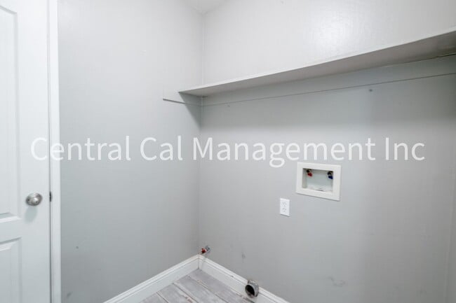 Building Photo - 4 Bedroom/2 Bath Home in the Southwest - $2495 per month!