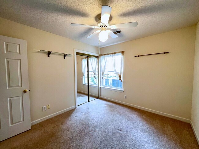 Building Photo - Ground Floor 3 Bedroom, 2 Bath Condo Available Now in Murrells Inlet!