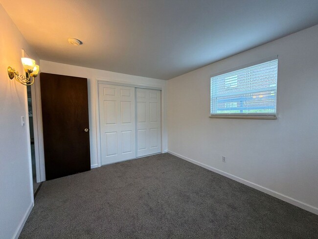 Building Photo - 5185 Santa Clara Pl