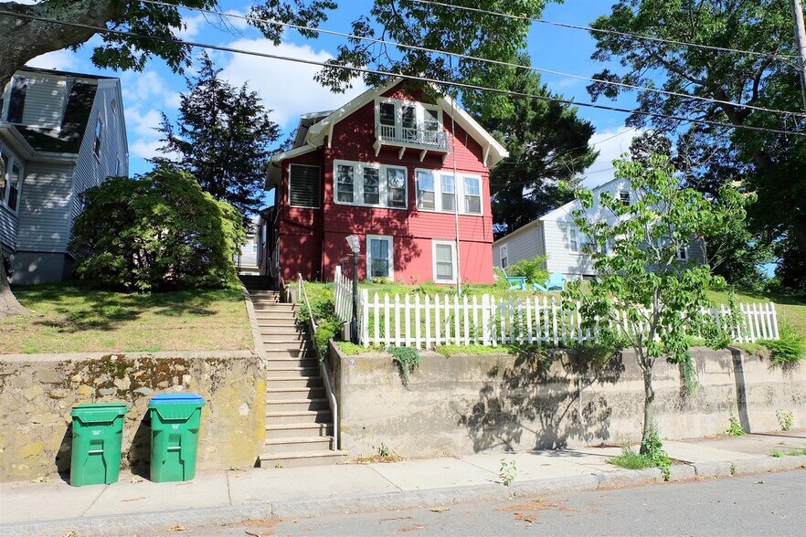 Building Photo - 63 Saunders St