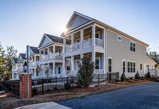 Building Photo - 411 Glenview Dr
