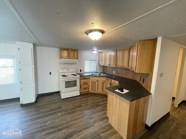 Building Photo - Spacious 4-Bedroom Home in Mabton, WA – Pet Friendly!