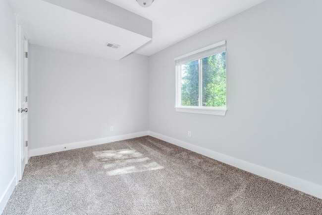 Building Photo - AVAILABLE SOON: Move-In Ready 4-Bedroom Beauty with Modern Finishes & Spacious Yard!