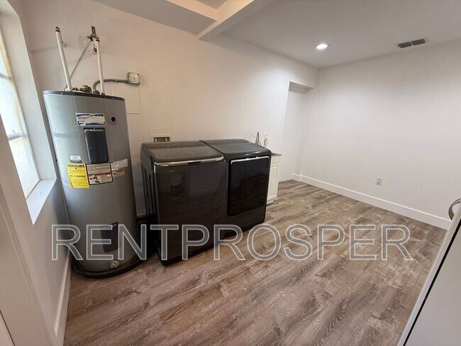 Building Photo - 1130 W Lake Brantley Rd