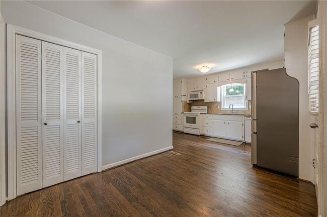 Building Photo - 385 Stonebridge Trail