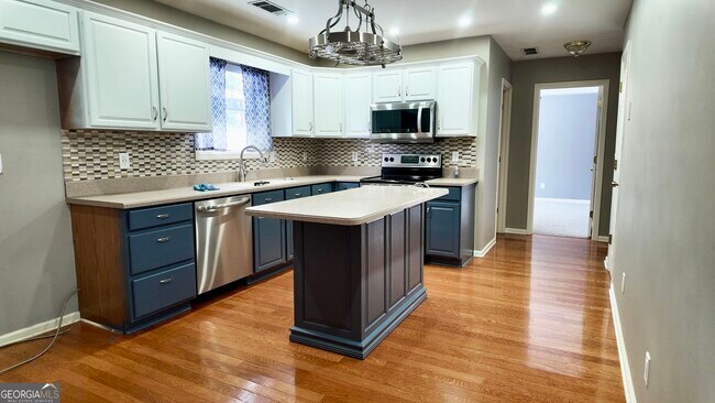 Building Photo - 465 Ram Dr