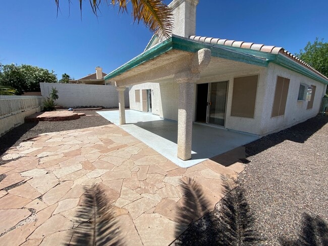 Building Photo - 4 bed/3 bath home located in Henderson