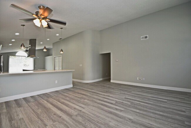Building Photo - Beautiful Home in Alafaya Woods Totally Remodeled