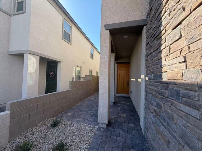 Building Photo - 519 La Vis Acrs Ln
