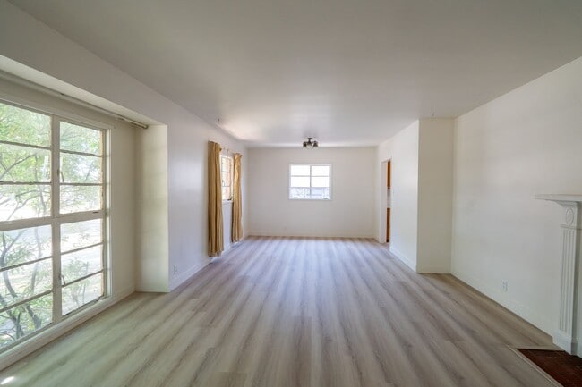 Building Photo - Beautiful 3 Bedroom/ 2 Bath Home $3,595/ Mo.