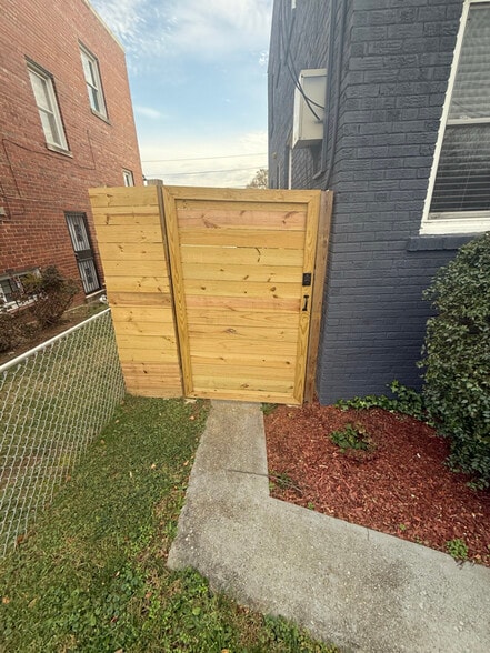 Primary Photo - 1215 Savannah St SE