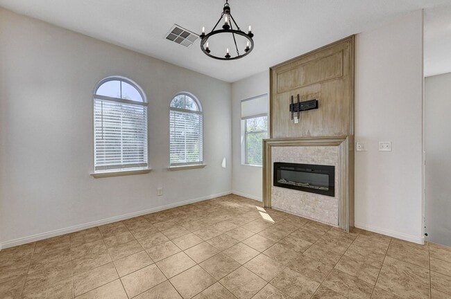 Building Photo - Stylish Tri-Level Home/Tandem Garage in Henderson