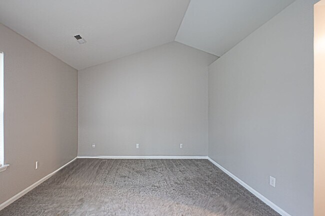 Building Photo - Updated 2 Bed, 2 Bath Condo in Charlotte