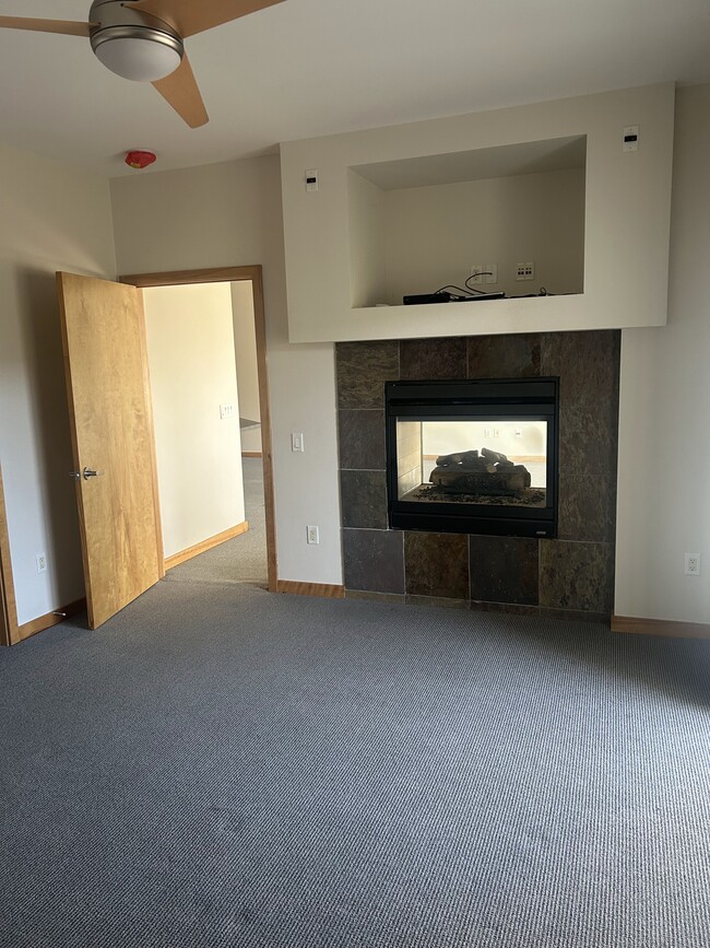 Den - 5910 Monona Dr