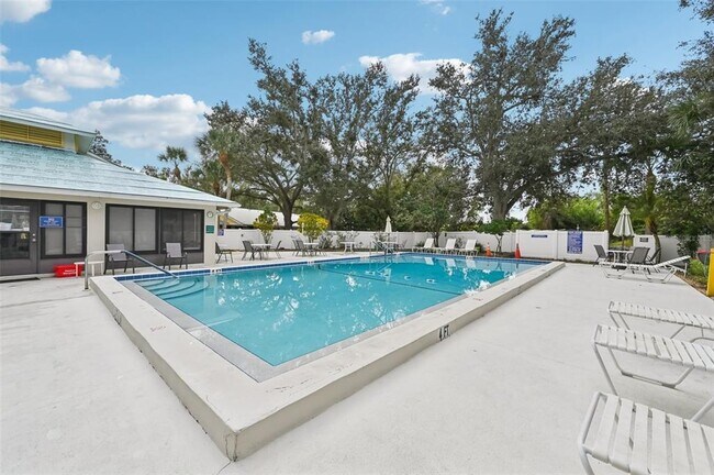 Building Photo - 227 Southampton Dr
