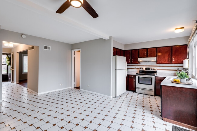 Building Photo - 18W269 Kirkland Ln