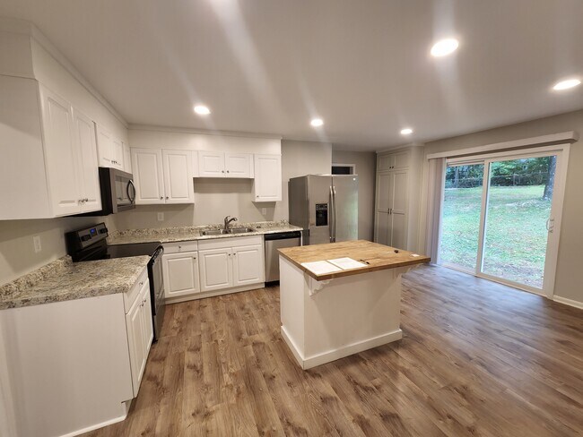 Building Photo - 108 Oak Park Dr