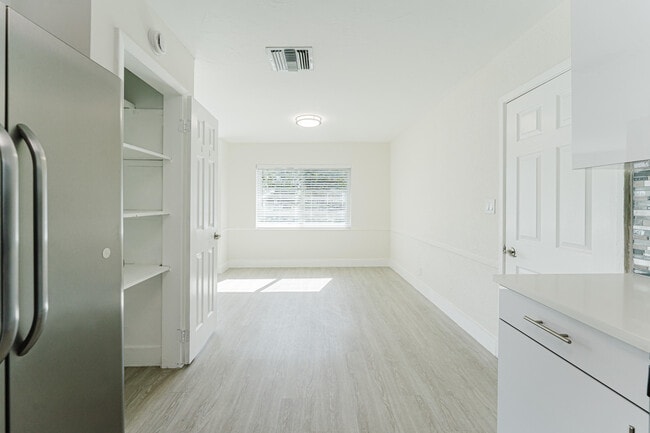 Building Photo - 323 Spanish River Blvd