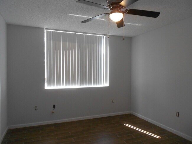 Building Photo - 300 Scotia Dr