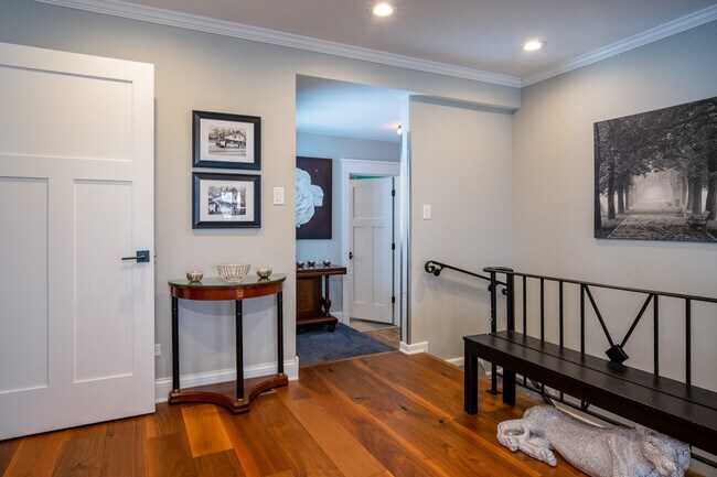 Building Photo - 10 N Pistakee Lake Rd