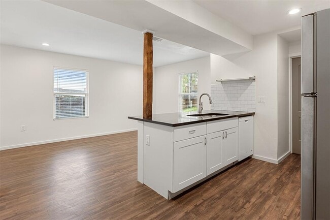Building Photo - 7305 Grand Canyon Dr