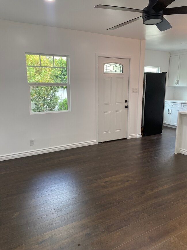 Building Photo - 2825 Moss Ave