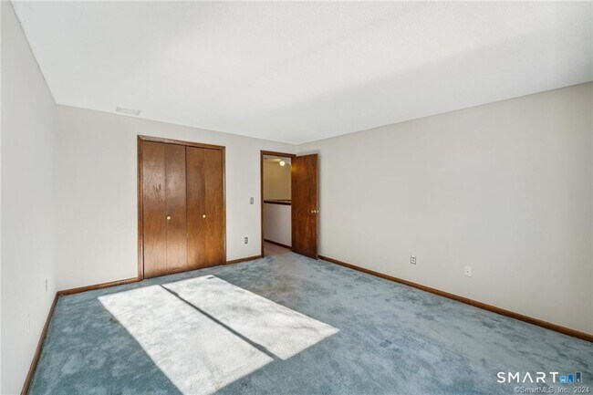 Building Photo - 17 Oak Forest Dr