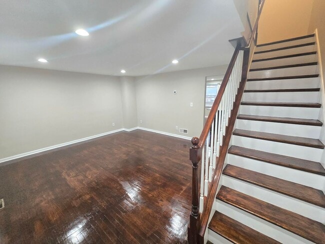 Building Photo - Beautiful 4 Bedroom 2 Bathroom East Baltim...