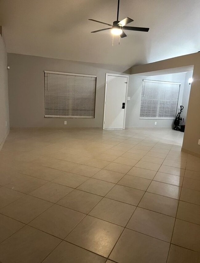 Building Photo - Adorable 3/2 located in Oviedo - Alafaya W...