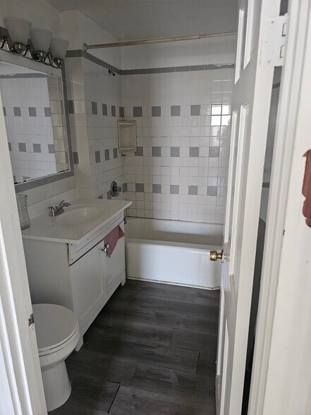 Bathroom - 25 Sunset Ave