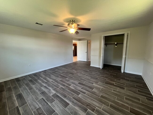 Building Photo - Charming 4-Bedroom Brick Home on Spacious ...
