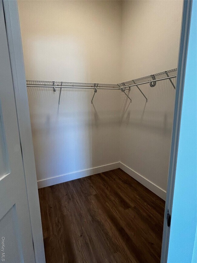 Building Photo - 4180 Sunrise Hwy