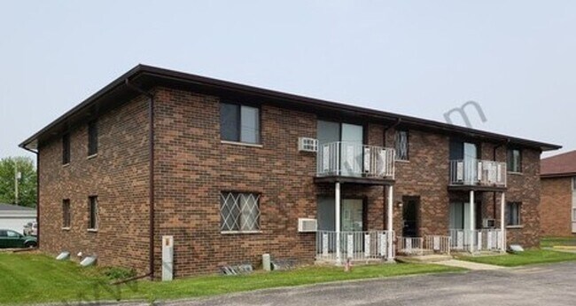 Building Photo - 8515 32nd Ave